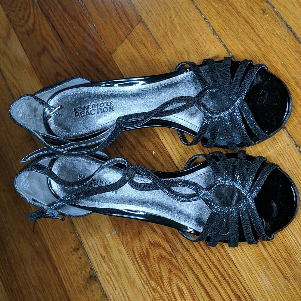 Kenneth Cole Reaction in the know Le black heels